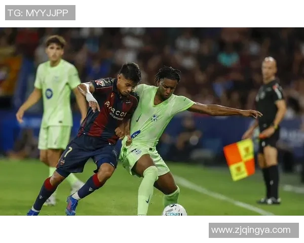 欧联杯精彩对决那不勒斯逆转巴萨红牌事件引发全场热议