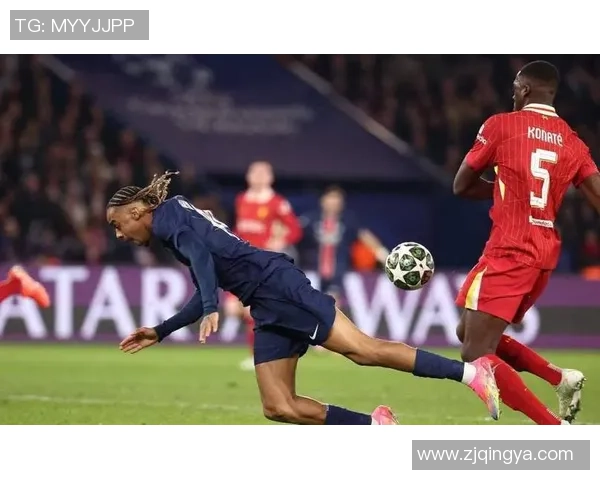 欧冠激战巴黎圣日耳曼大胜多特蒙德帽子戏法引发争议判罚热议