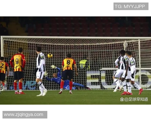 足总杯激战巴萨与波尔图战成平局争议判罚引发全场热议